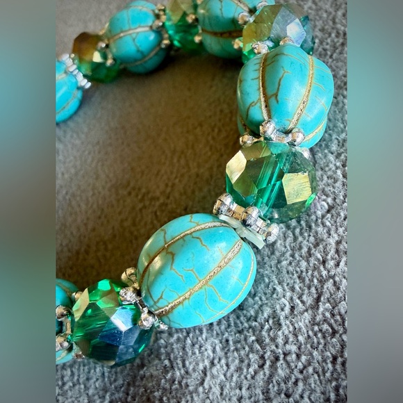 Turquoise and Green Beaded Bracelet - Picture 5 of 6